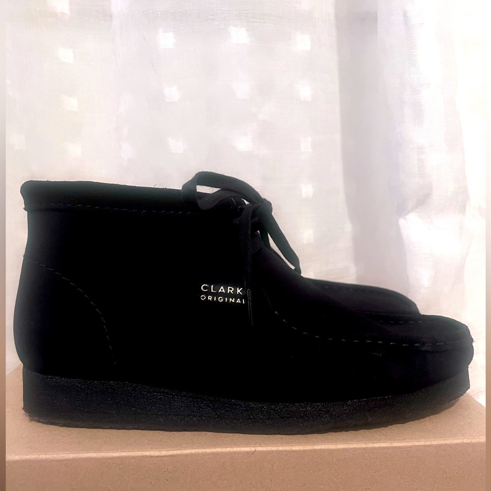 Men’s gently used Clarks Wallabees , Black, size 10.5